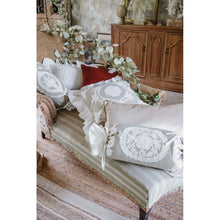 Carica l'immagine nel visualizzatore di Gallery, Cuscino "Brezza di Sangallo"
